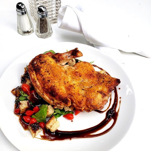 Our Pan Roasted Jidori Chicken has new Summer flavors. Teardrop pepper panzanella - 12 month aged Manchego - organic arugula - balsamic pan jus
✨
#mysddish 
#bestrestos2019 
#hiddengem 
#starlitesandiego 
#slowfood